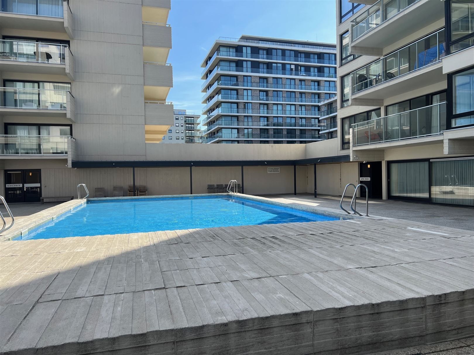 Supergrote gerenoveerde studio incl. parking met uniek uitzicht foto 18