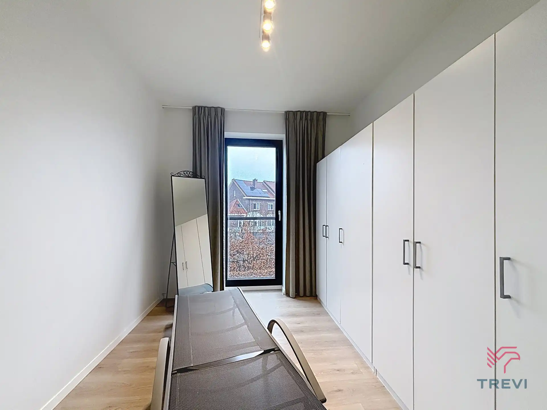 Mooie 2-slaapkamer ONMEUBILEERD appartement foto 11