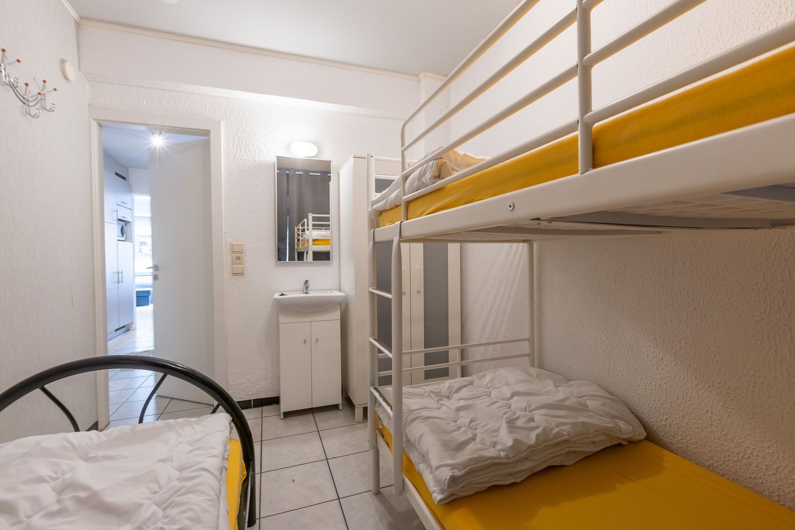 Lichtrijk appartement met 2 slaapkamers op topligging pal aan de zee foto 12