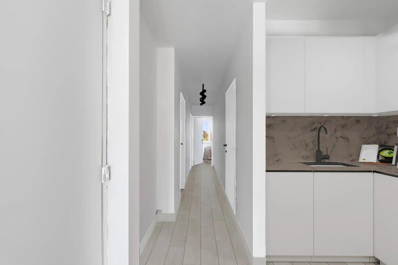 Stijlvol gerenoveerd appartement met 2 terrassen foto 4