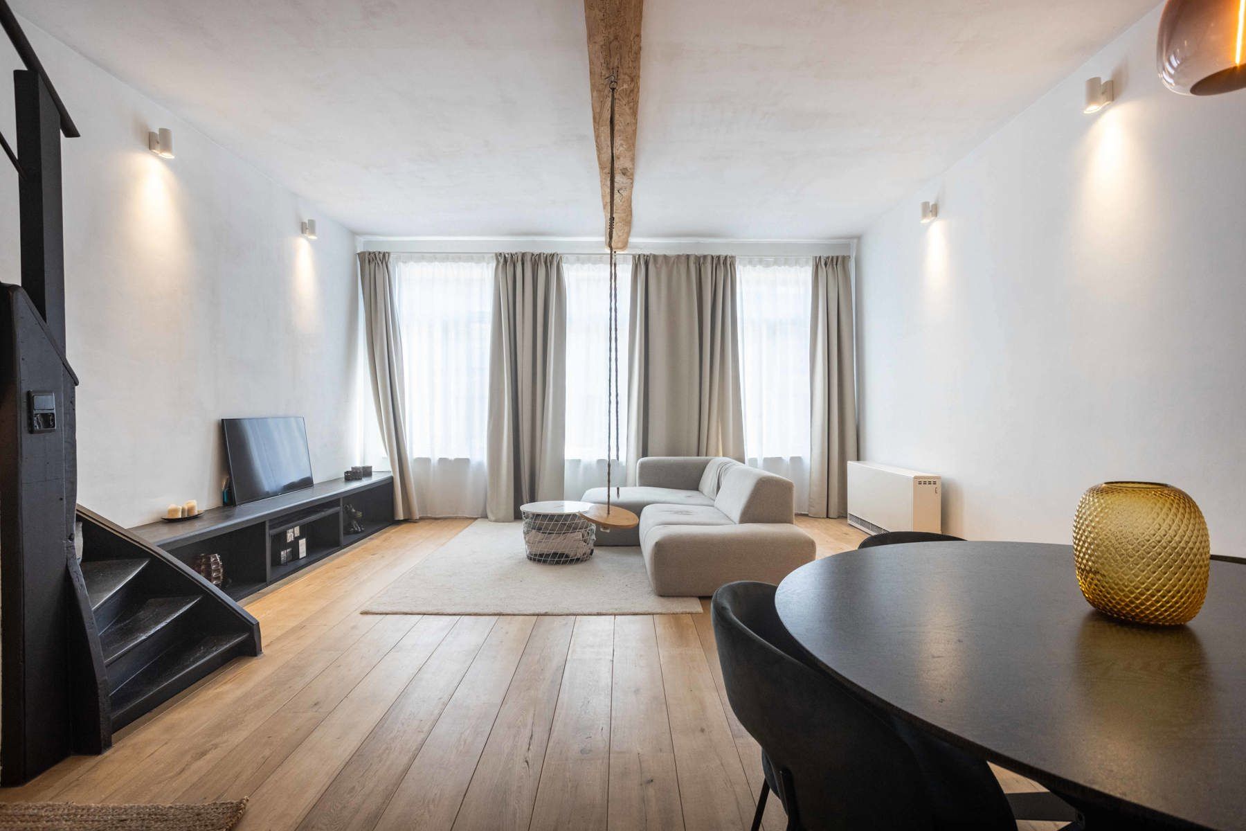 Handelspand met stijlvol appartement vlakbij station foto 7