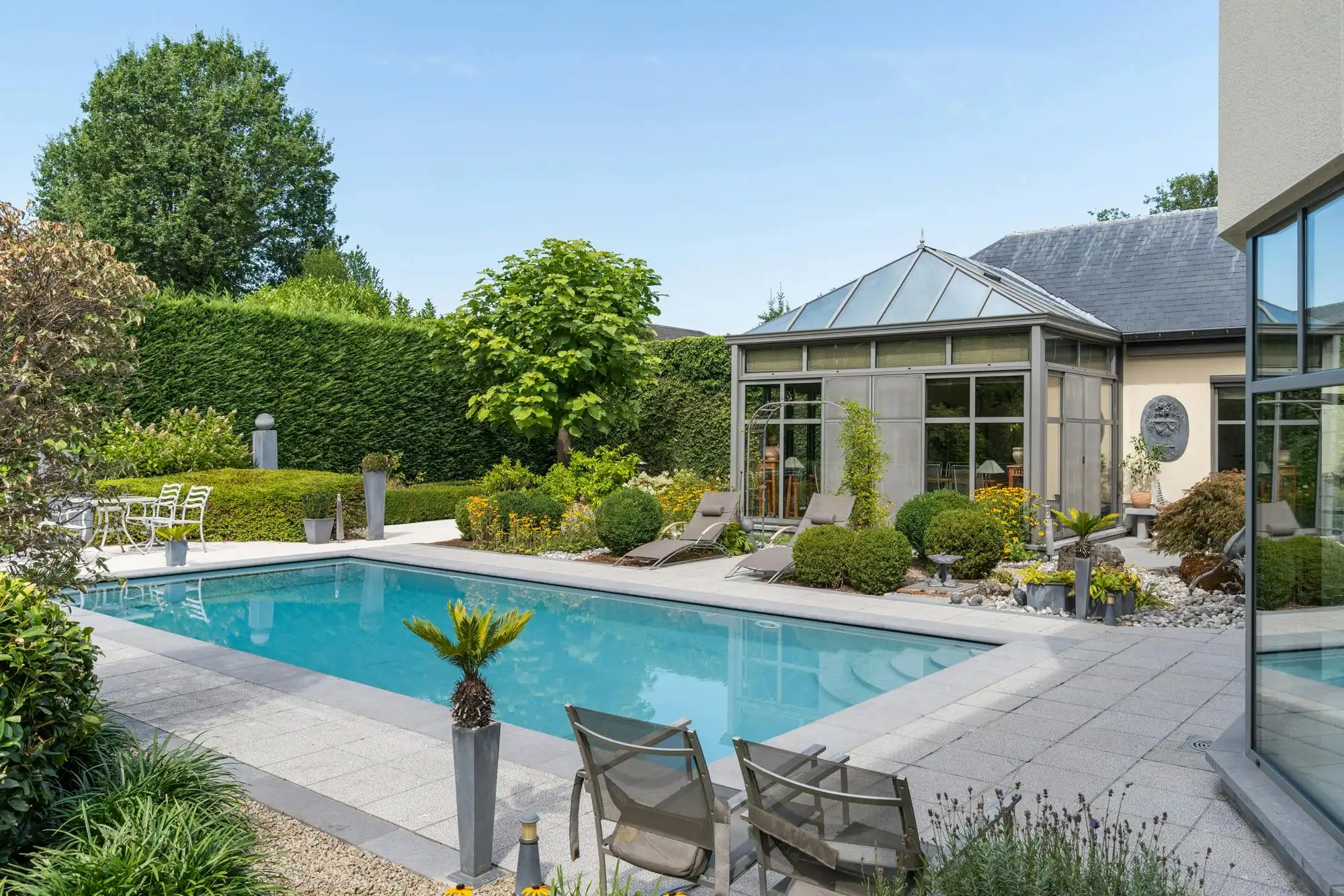 Exclusieve villa met praktijkruimte op toplocatie in Genk foto 2