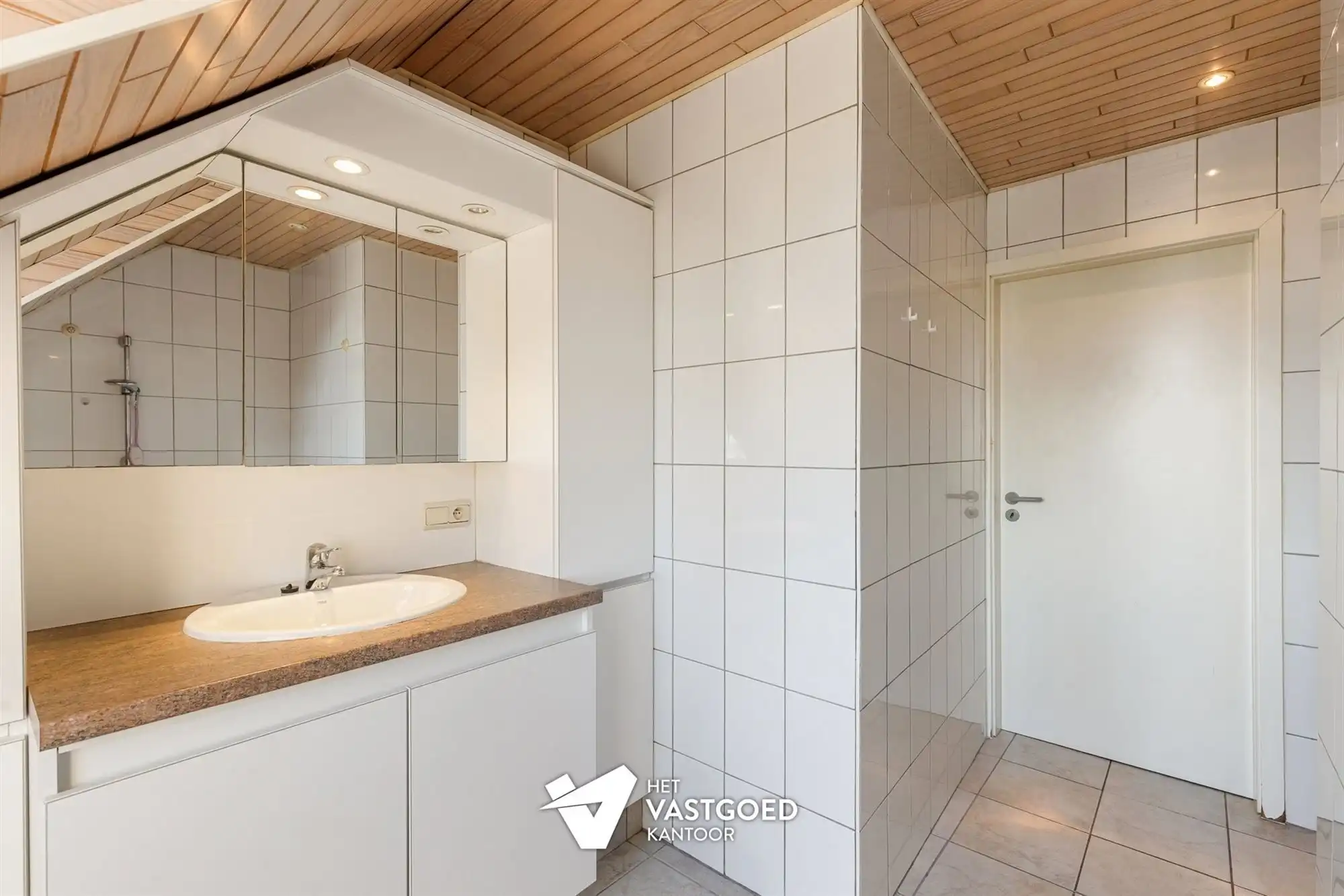ZEER RUIM EN LICHTRIJK DUPLEX APPARTEMENT (149M²) MET 2 SLAAPKAMERS EN LEUKE VERANDA MET 2 TERRASSEN TE LAAKDAL foto 14