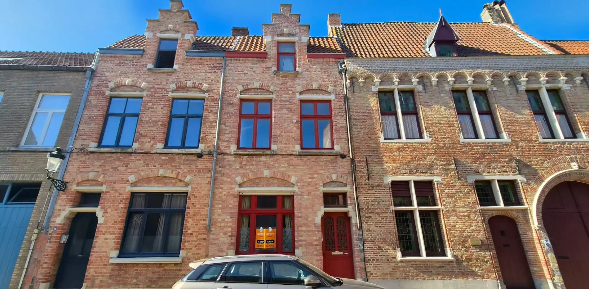 Ruime woning met karaktervolle gevel foto {{pictureIndex}}