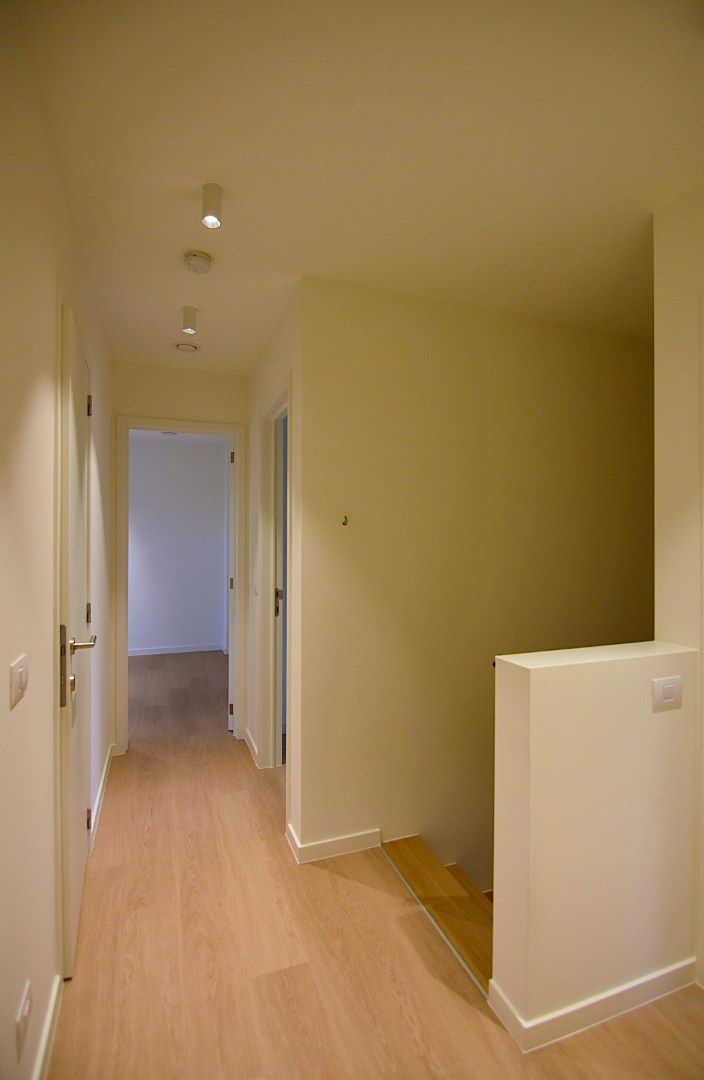 Prachtig afgewerkte nieuwbouw woning in leuke woonwijk foto 21