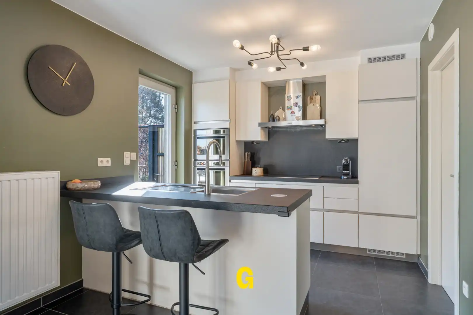 Hedendaagse woning in halfopen bebouwing met 3 slaapkamers, inpandige garage en tuin op 7a 48ca - EPC label A foto 9