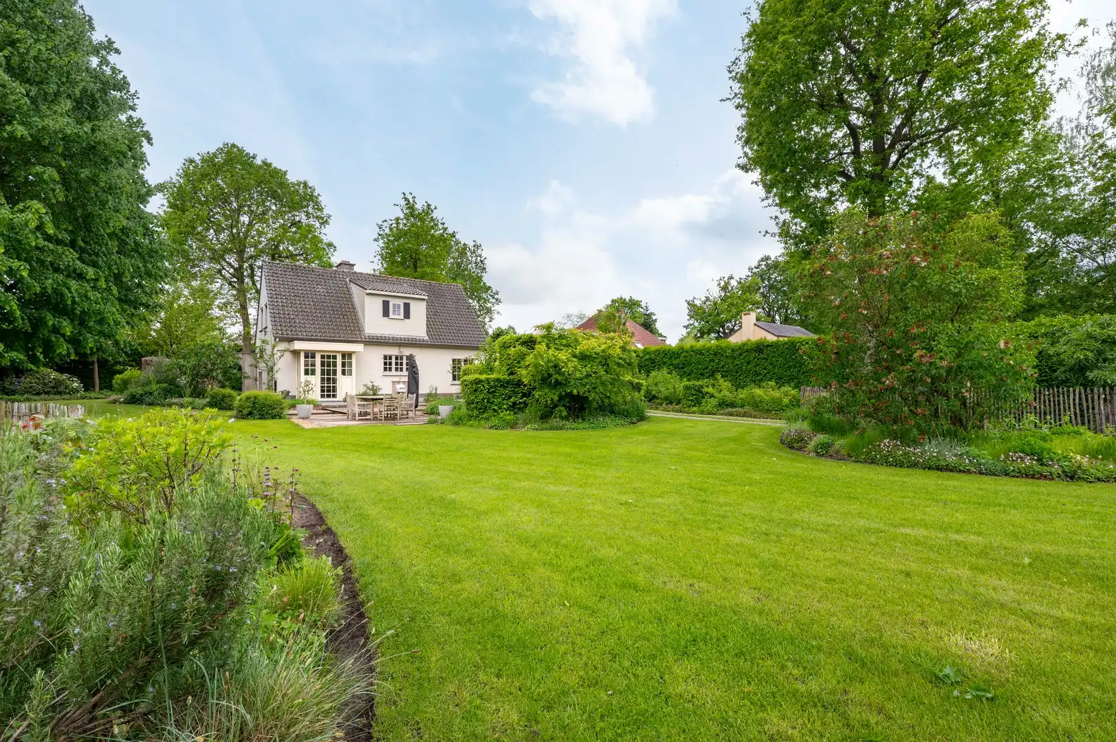 Landelijke woning met uitzonderlijke tuin foto 25