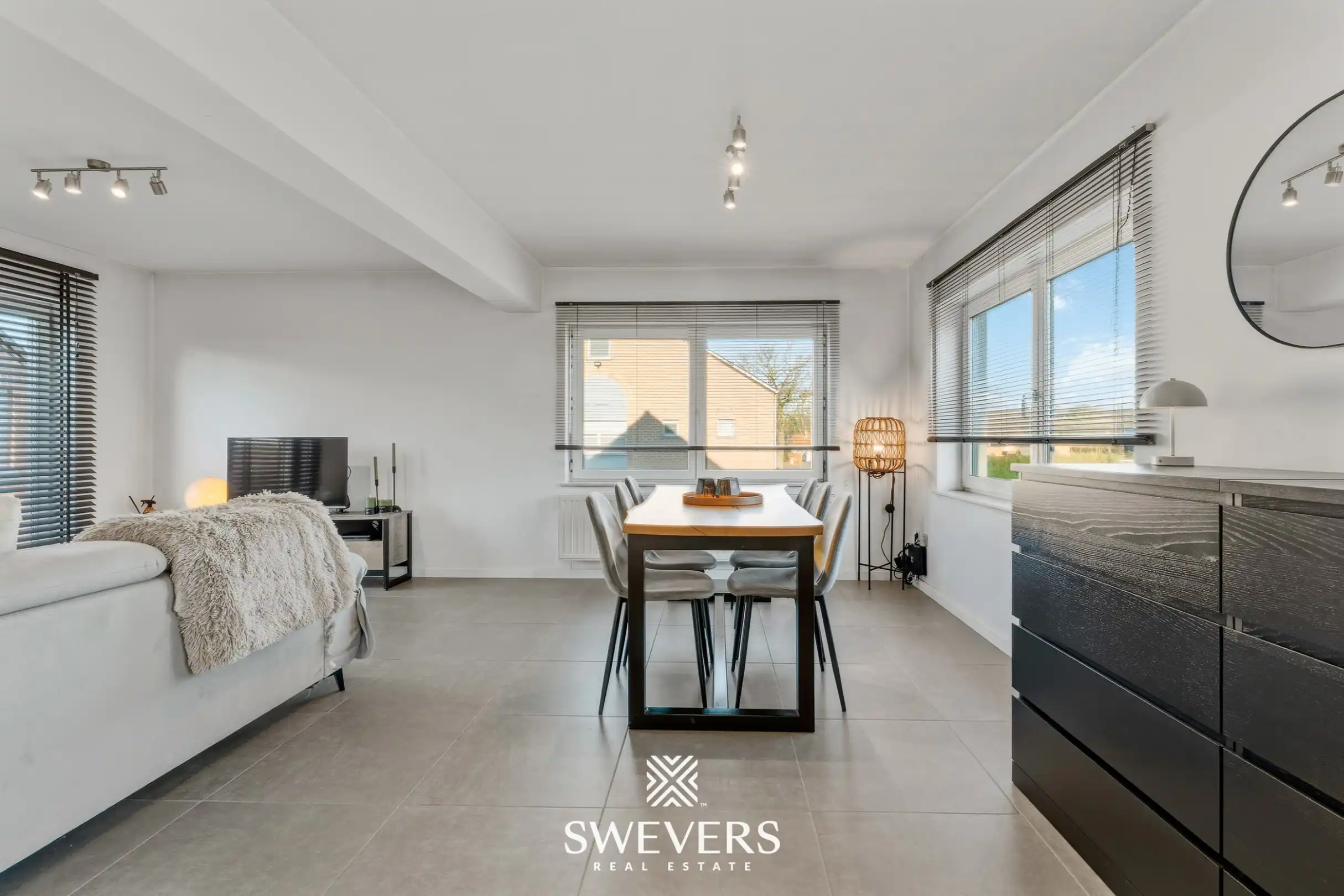 Gerenoveerd appartement met terras op topligging in Diepenbeek foto 15