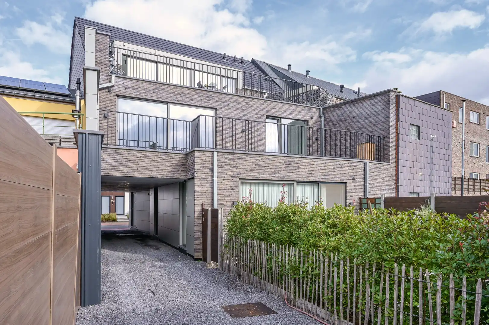 Nieuwbouwappartement met 2 slaapkamers, ruim terras en garage foto 16