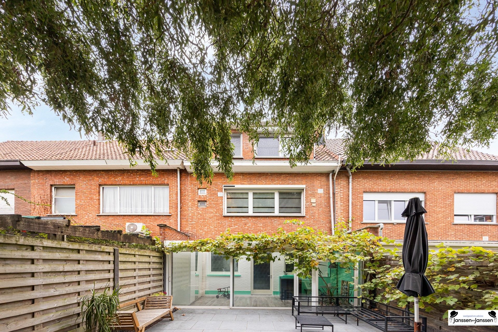Prachtig gerenoveerde woning met 3 slaapkamers en uitzicht op groen foto 23