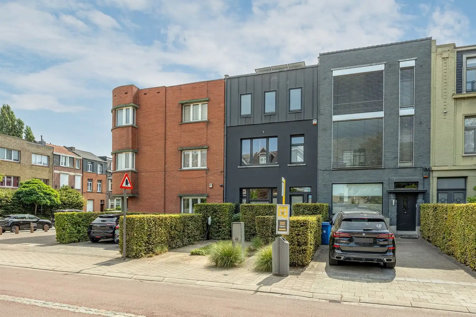 Instapklare herenwoning met privéparking, zonnepanelen en zuidgerichte patio foto 4