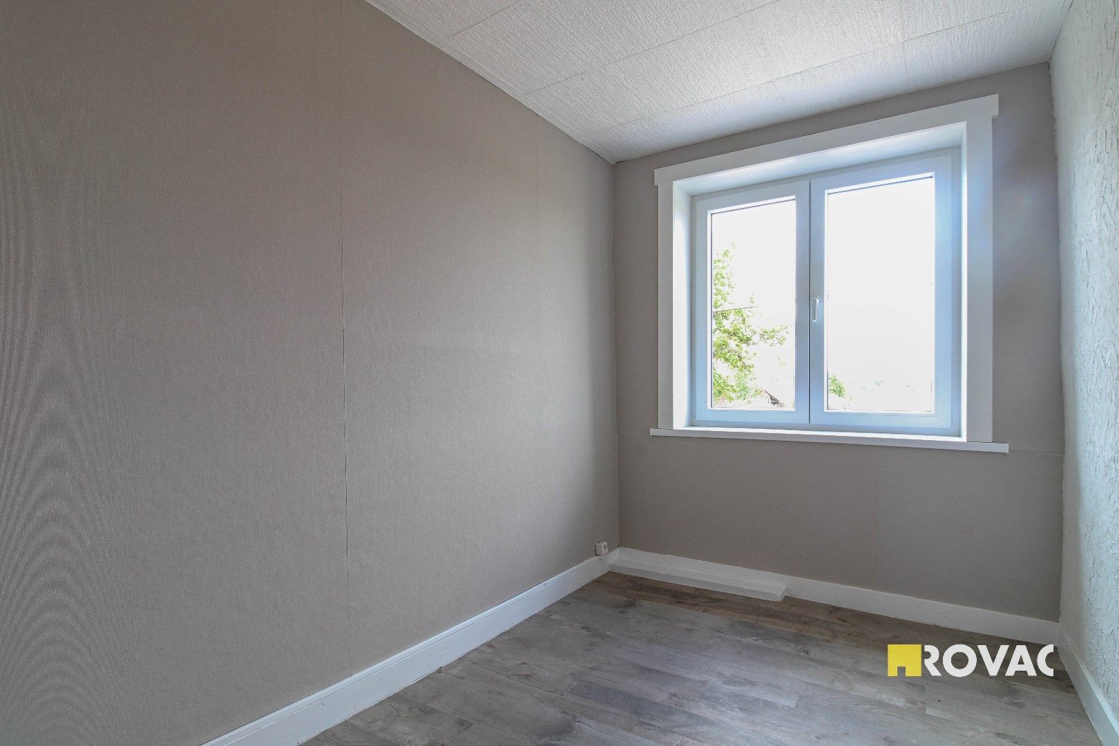 Landelijk gelegen alleenstaande woning met weide! foto 14