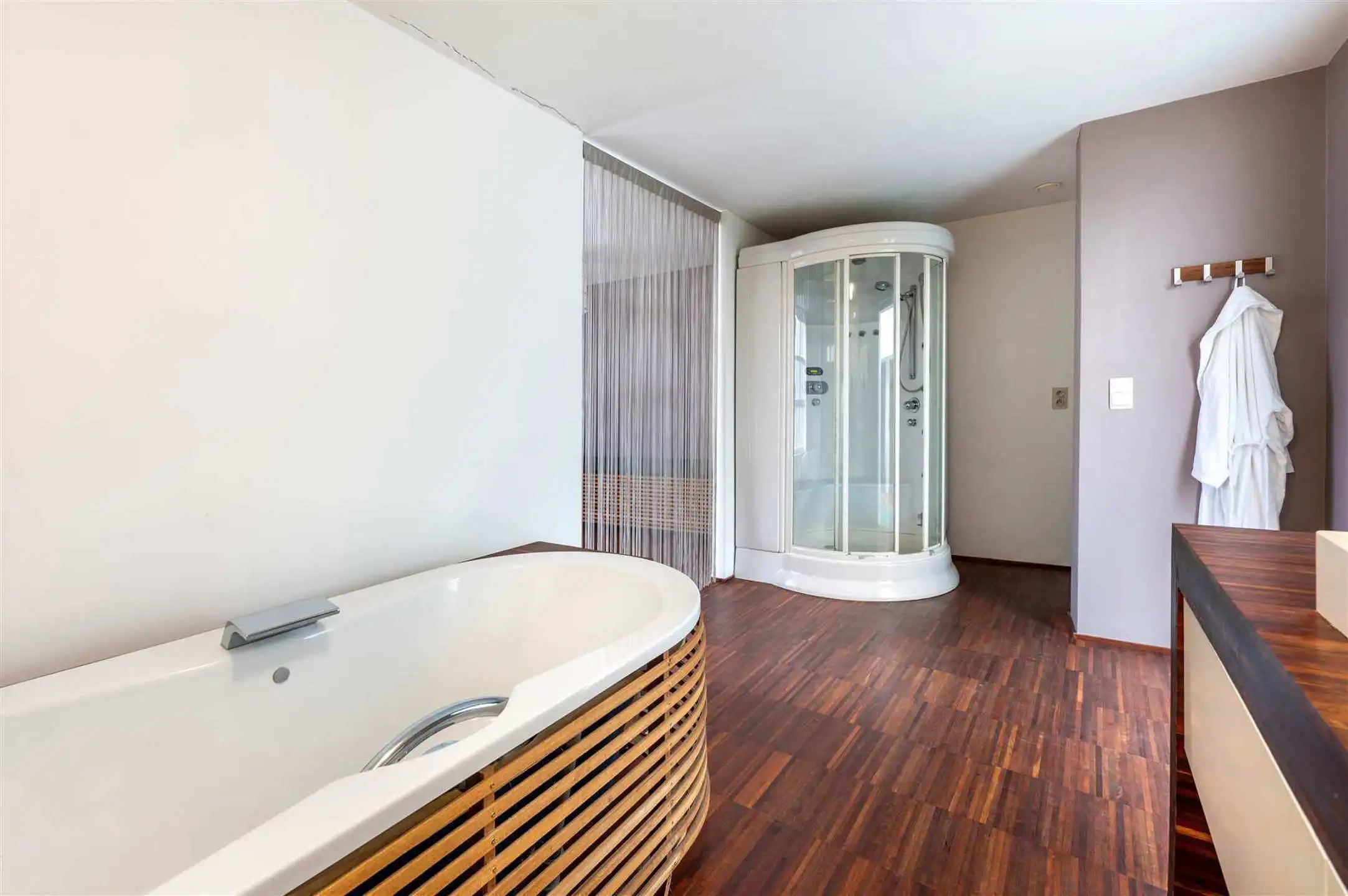 Herenhuis met zuidgerichte tuin en terras in het historisch centrum foto 24