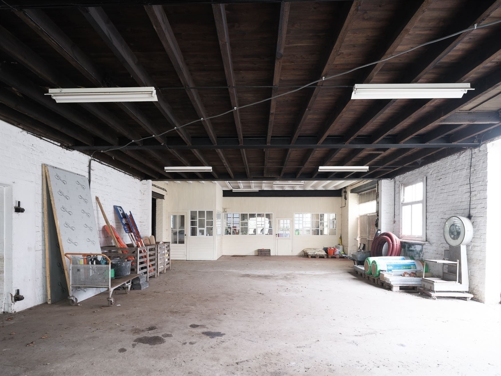 Karakterwoning met riante bijgebouwen foto 29