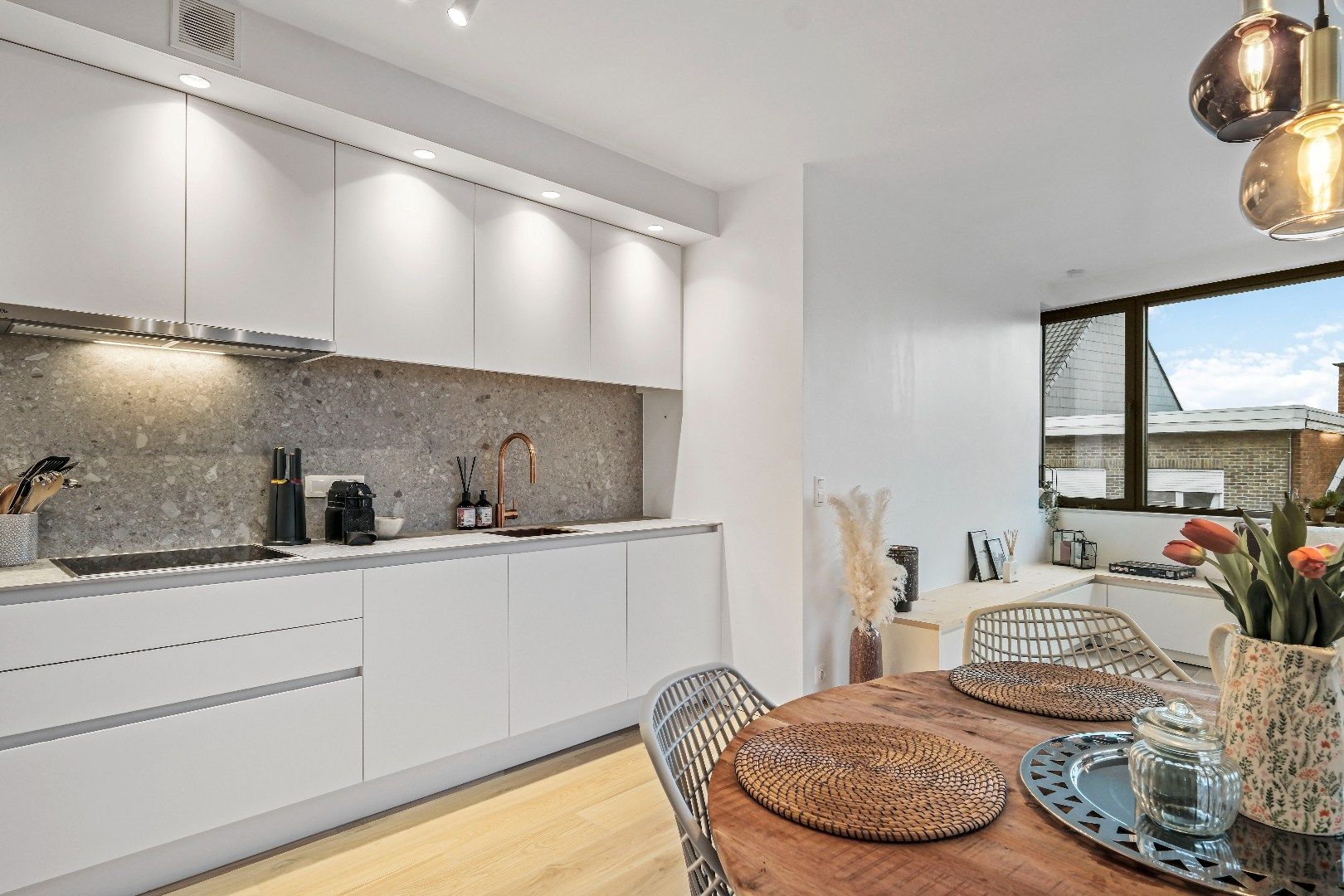 Instapklaar appartement met 2 slaapkamers en staanplaats in Ieper-centrum foto 6