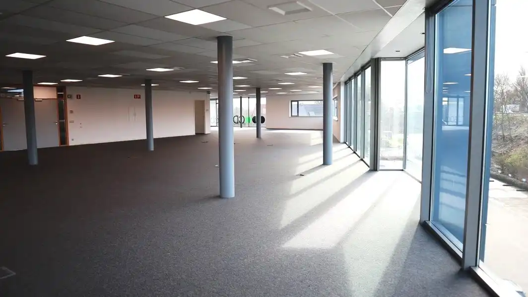 Strategisch gelegen eigentijdse kantoren te huur in Merelbeke-Melle foto 14