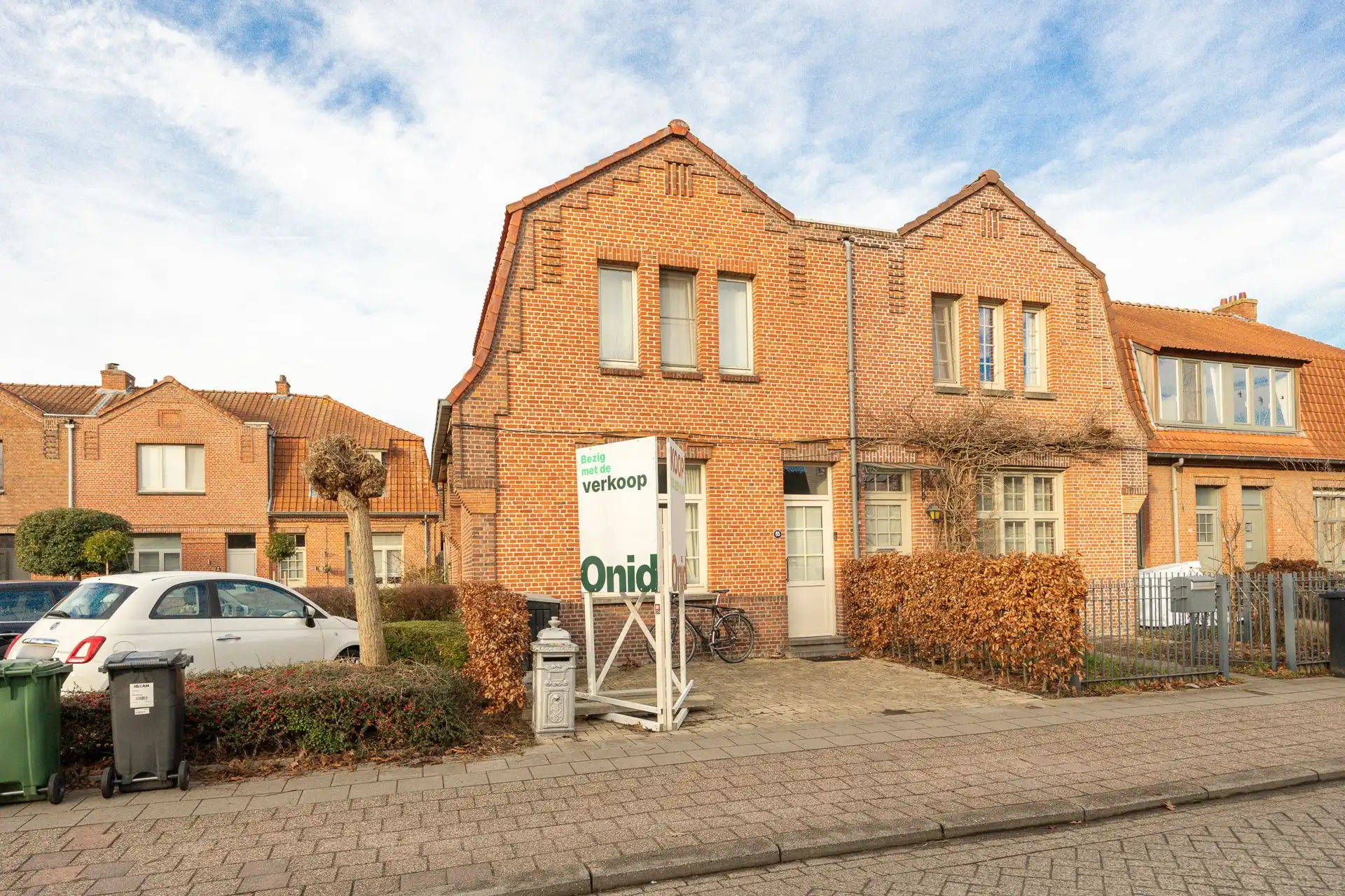 Sfeervolle gezinswoning met zonnige tuin in Mortsel foto {{pictureIndex}}