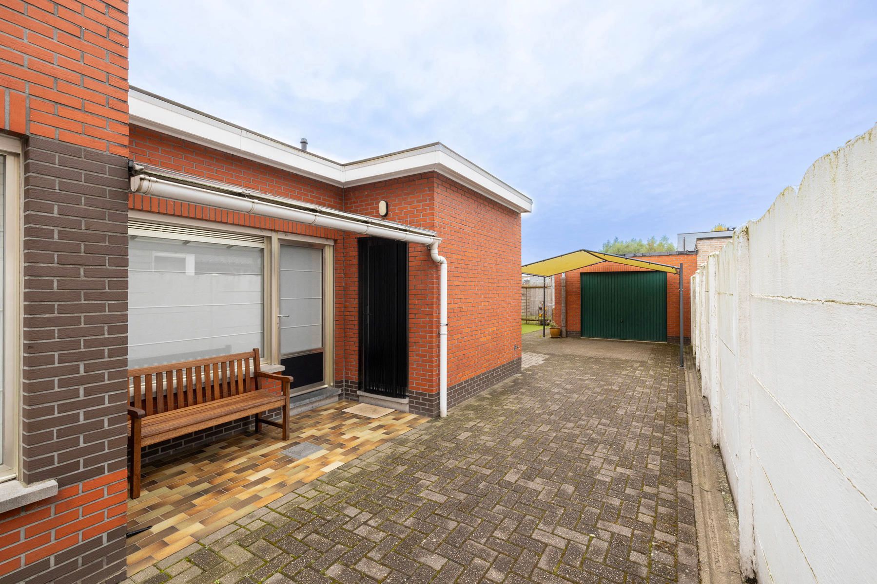 Instapklare gerenoveerde woning met 3 slpk, garage en tuin foto 14