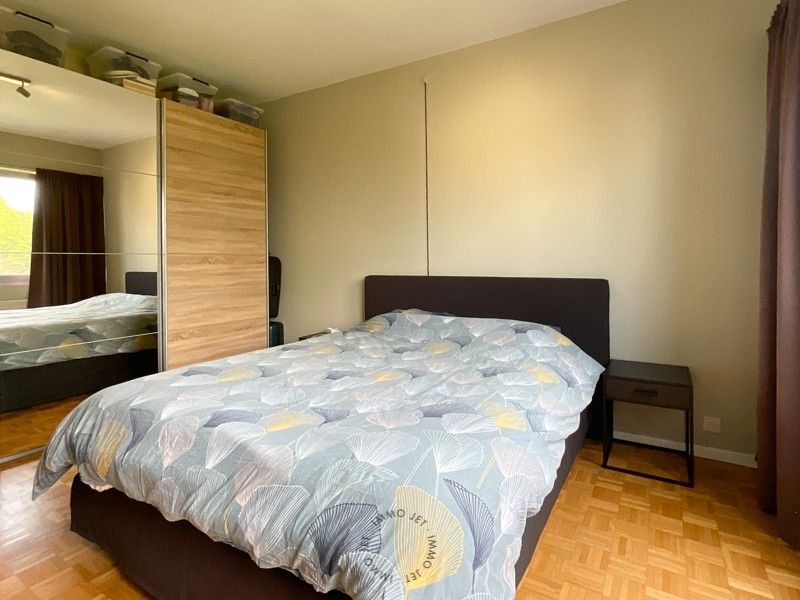 Centraal gelegen appartement met twee slaapkamers en een terras foto 11