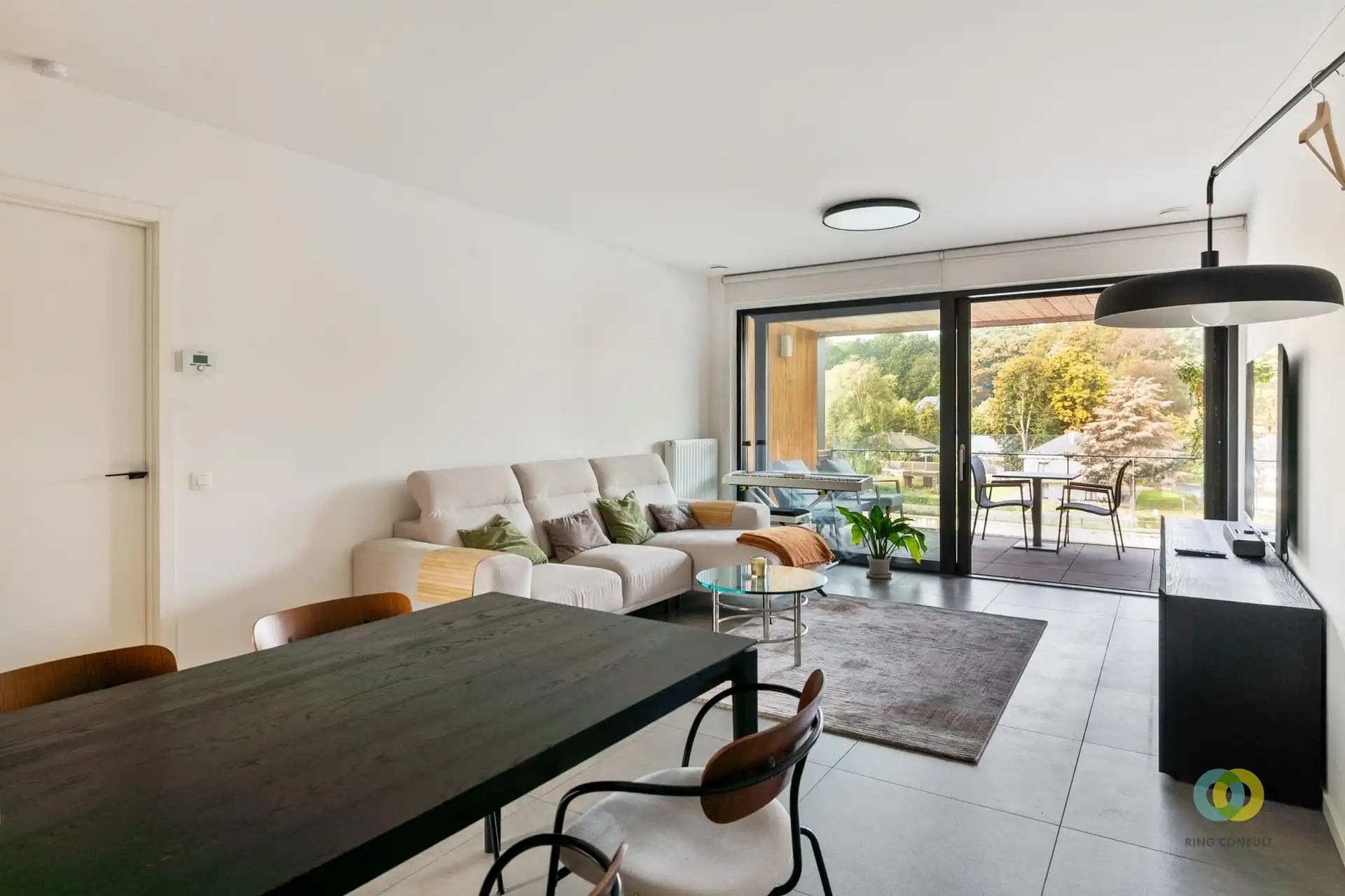 Stijlvol  3-slaapkamerappartement met waterzicht foto 2