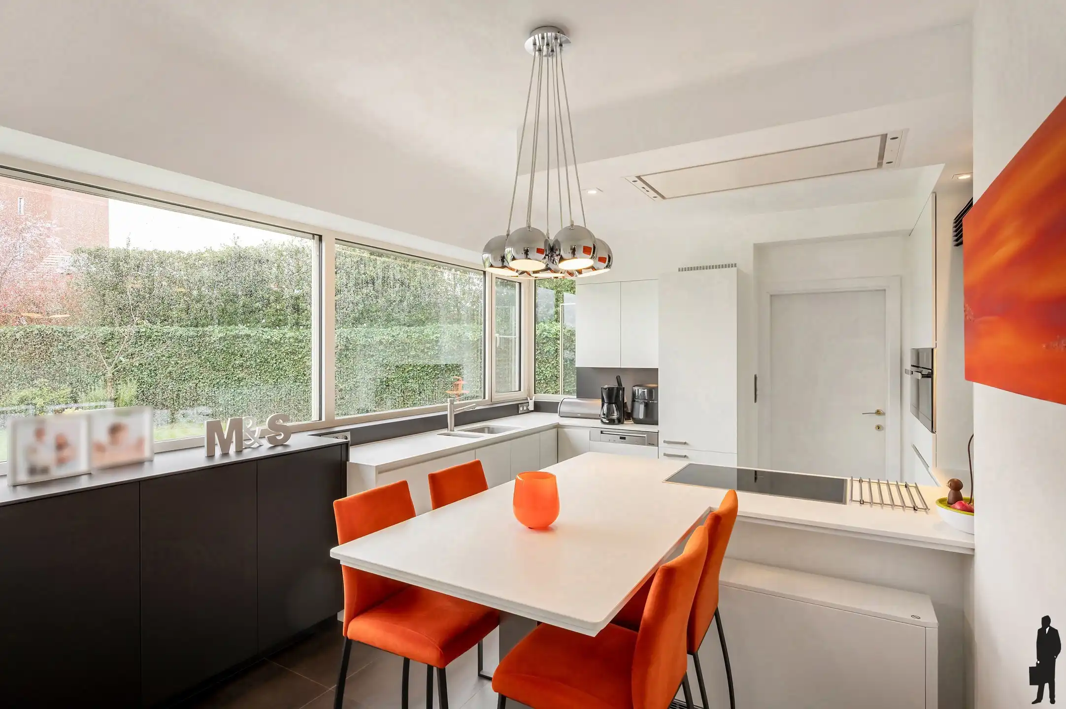 Instapklare woning met 3 slaapkamers en bureauruimte op toplocatie te Leest. foto 9