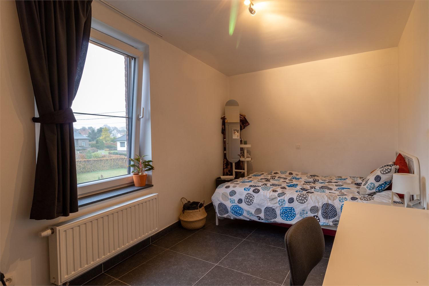 Genk, Leemstraat 28: Moderne, energiezuinige woning met 3 slaapkamers, tuin, carport, tuinberging,... foto 12