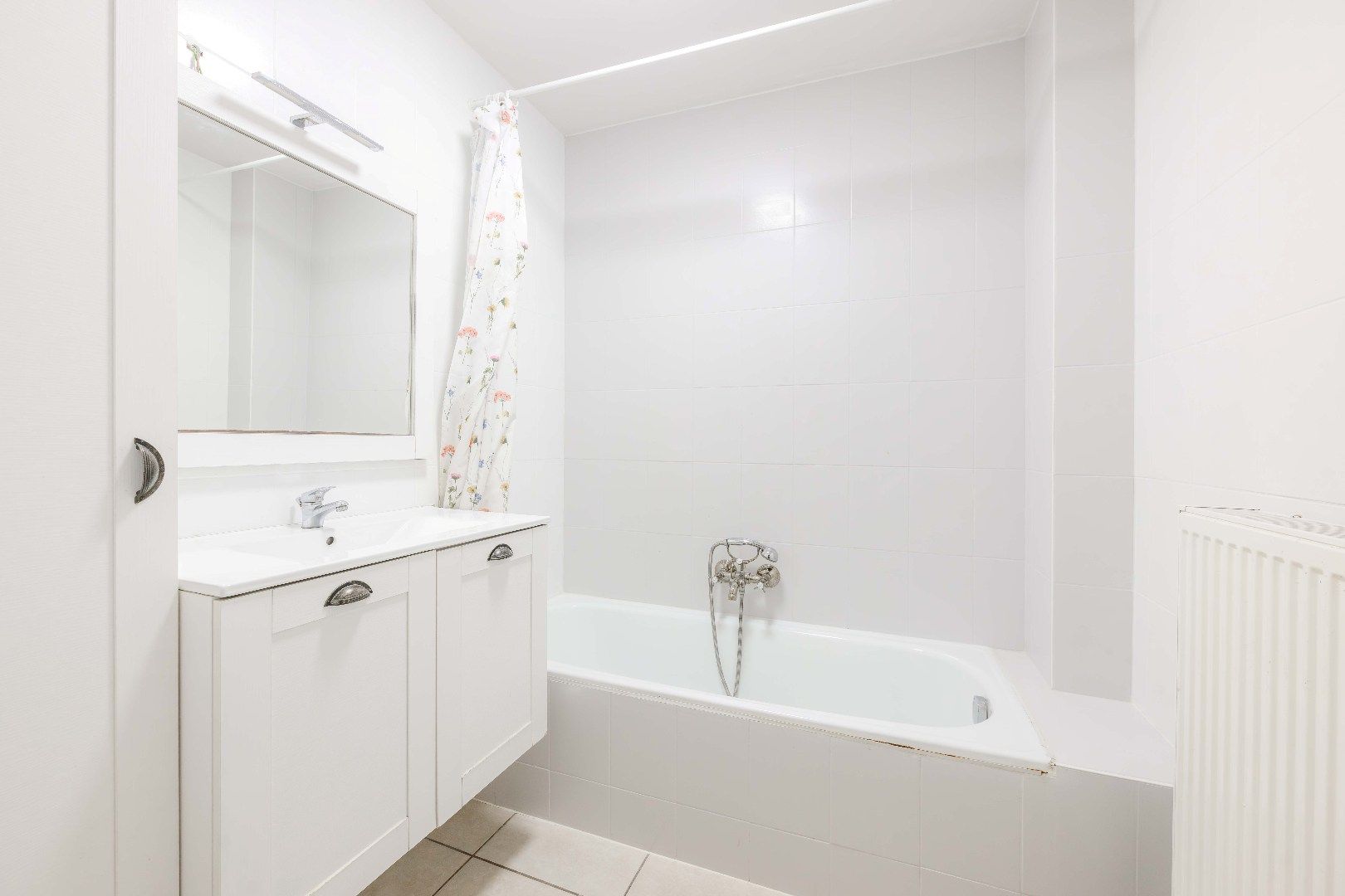 INSTAPKLAAR GELIJKVLOERS APPARTEMENT MET 2 SLPKS EN TERRAS foto 10