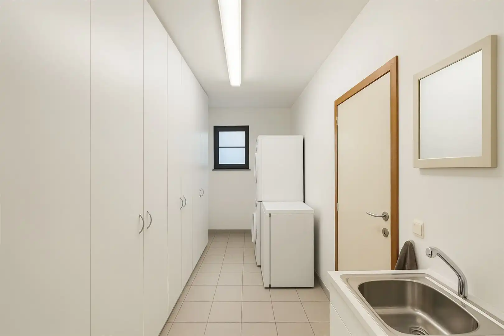 Uniek kantoorgebouw met duplex appartement te koop foto 22