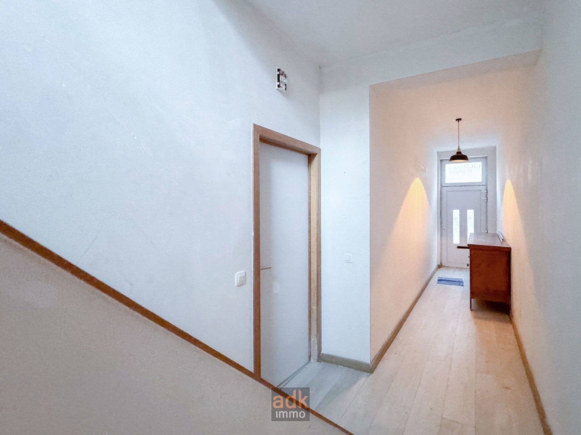 Herenhuis te koop met zuidwest gerichte tuin en parkeerplaats. Vernieuwd dak, nieuwe elektriciteit & nieuwe aardgas-CV foto 18