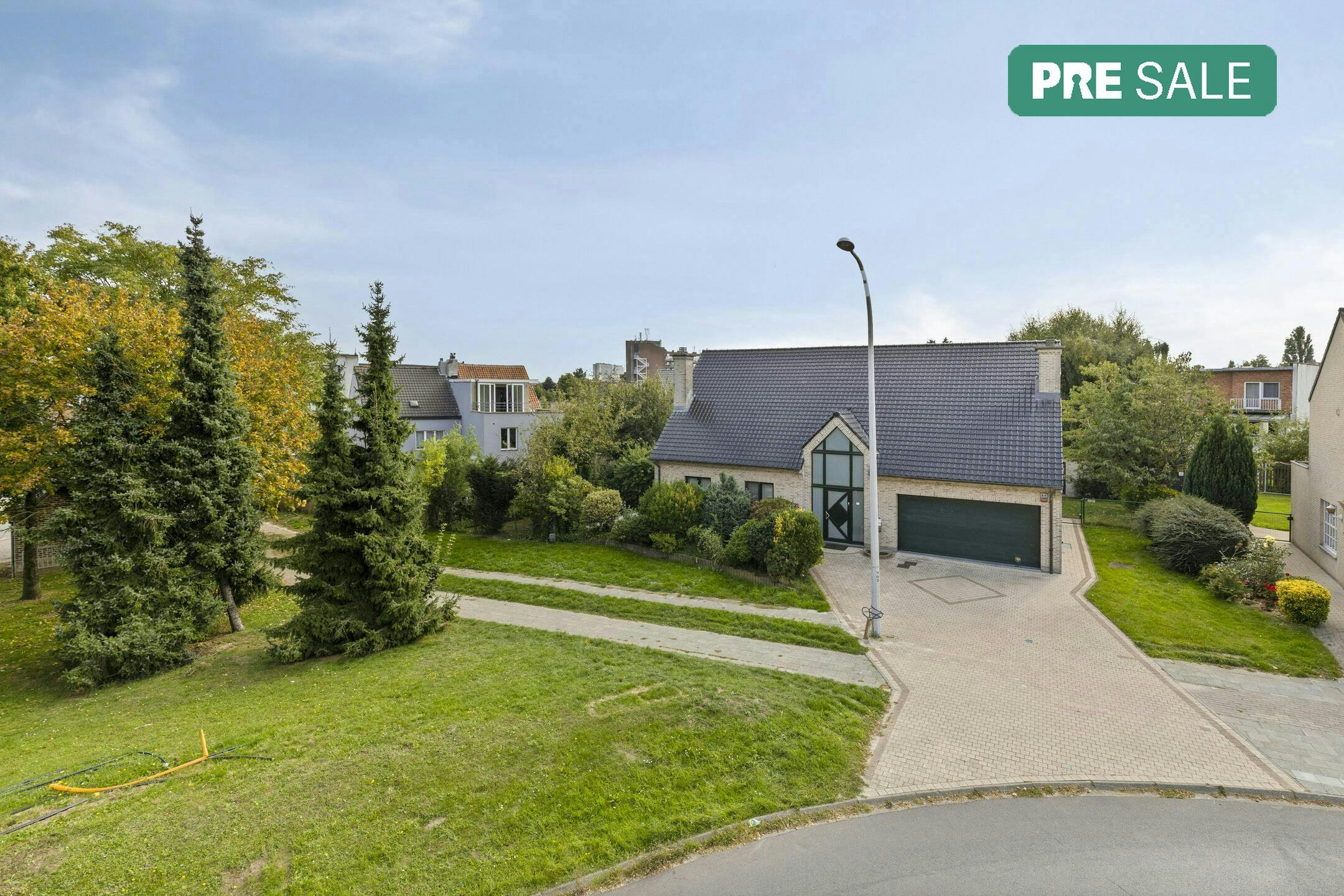 Viergevelwoning op 5a19ca op wandelafstand van het centrum van Strombeek foto {{pictureIndex}}