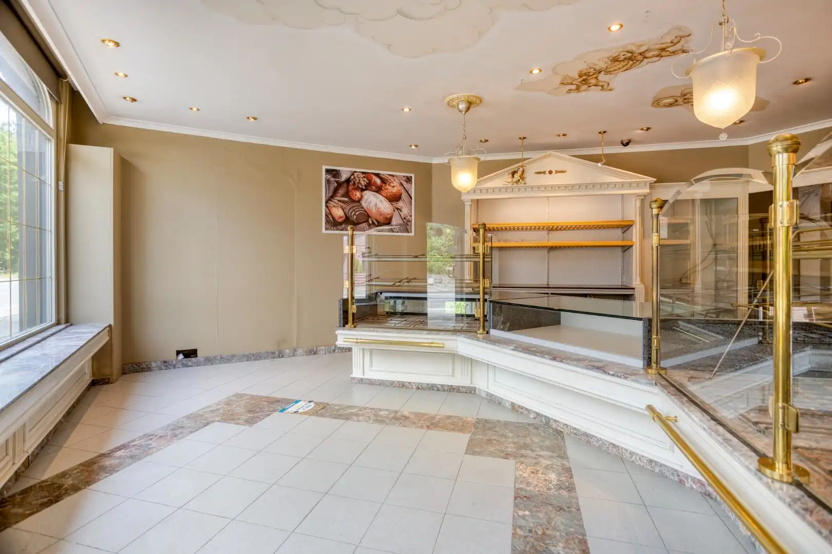 Karaktervol handelshuis met woonst op commerciële locatie in Mol-Gompel !  foto 3