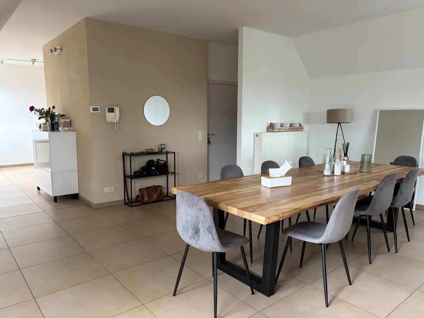 Ruim dakappartement met groot terras en garage. foto 4