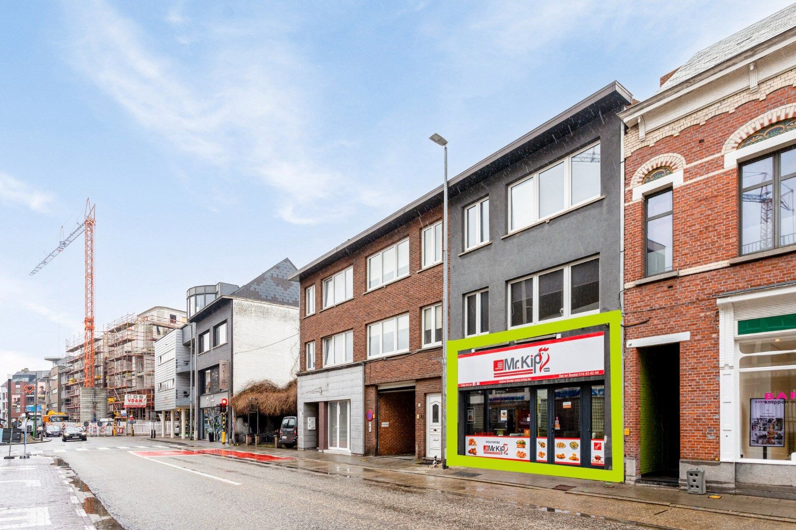 Handelsruimte van 115m² met diverse mogelijkheden in het centrum van Mol!  foto {{pictureIndex}}