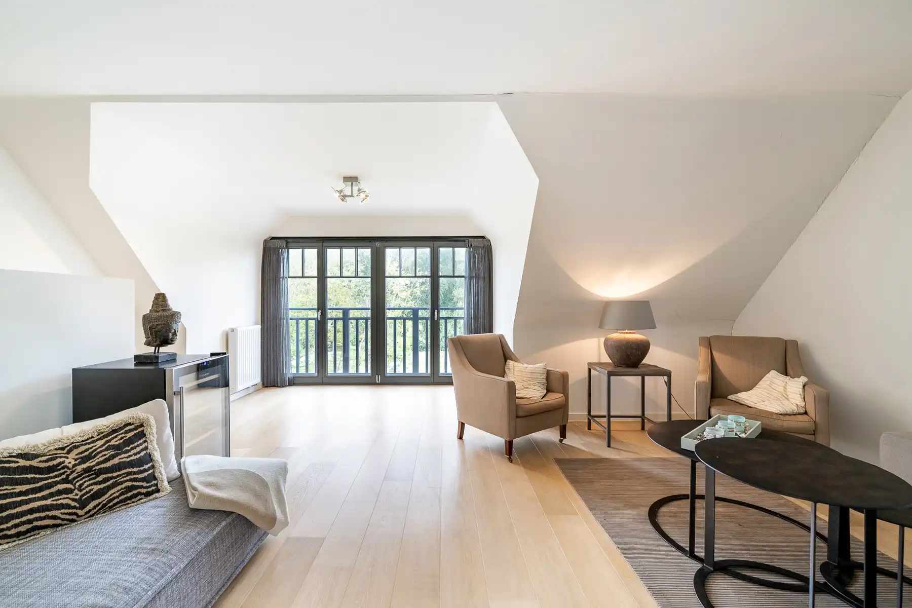 Instapklaar, gemeubeld appartement nabij de zeedijk te Duinbergen foto {{pictureIndex}}
