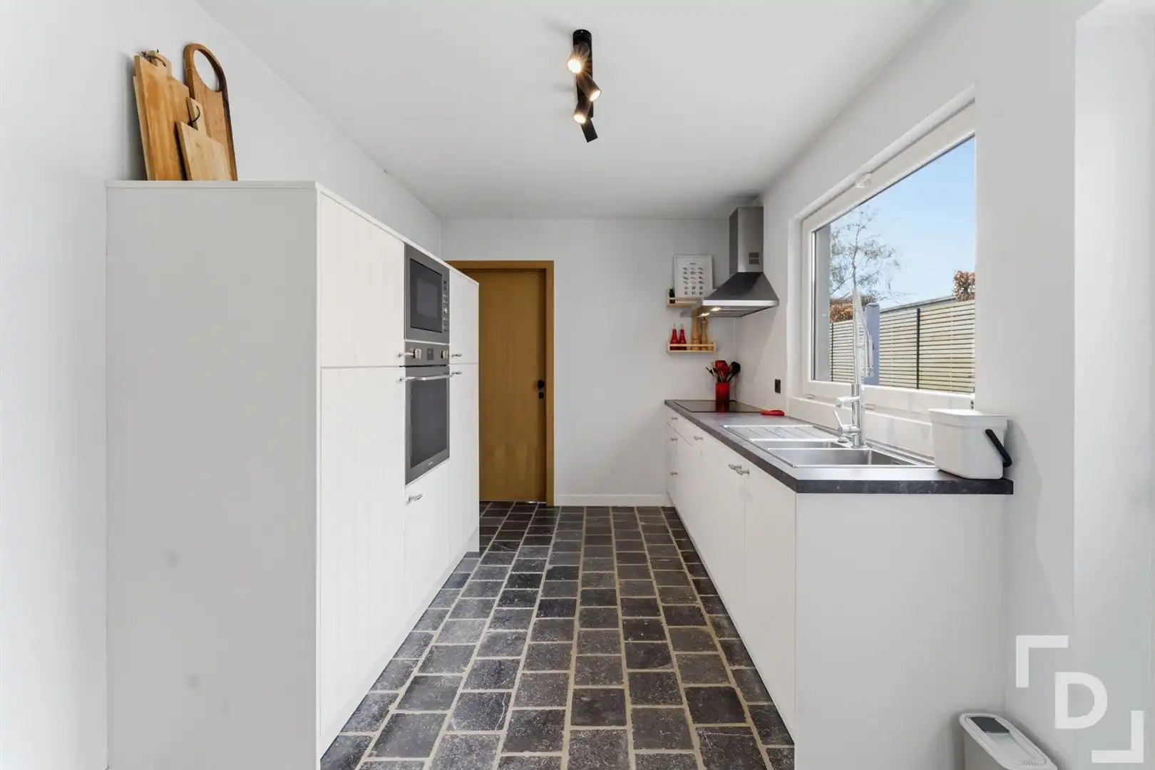 Gerenoveerde HOB met 3 slaapkamers en tuin te koop in Sint-Jan. foto 5