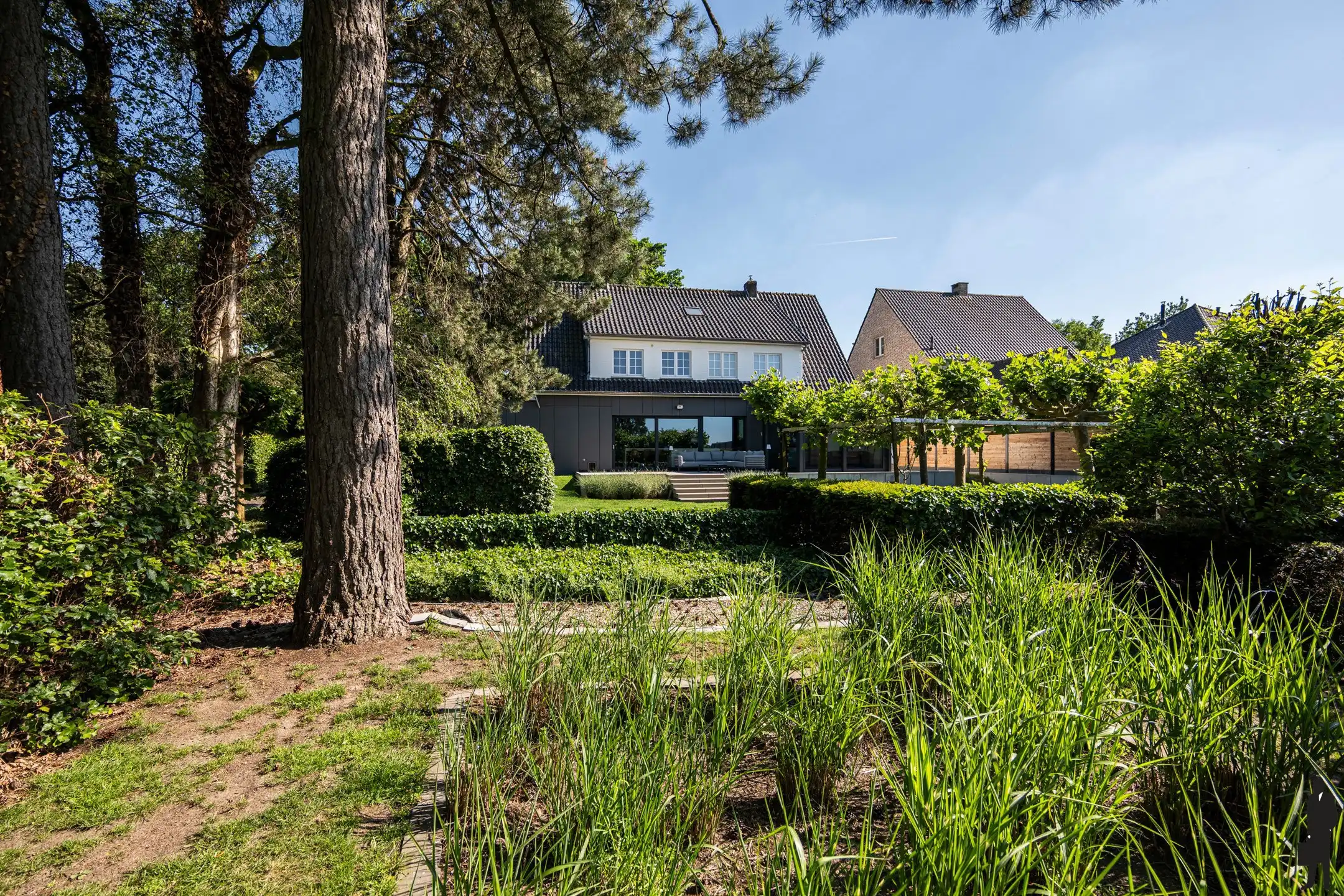 Charmante, gerenoveerde villa op 1.389 m² met open zicht foto 17