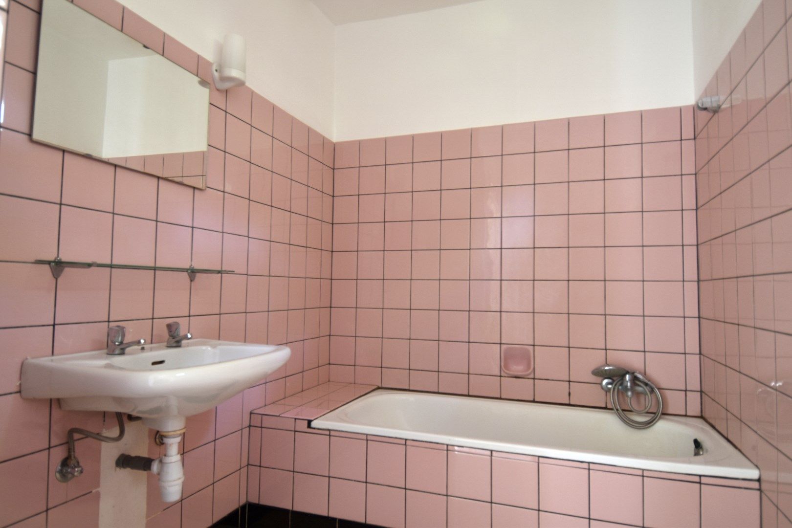 Verzorgde bel-etage met 3 garages op toplocatie te koop in Gullegem foto 5