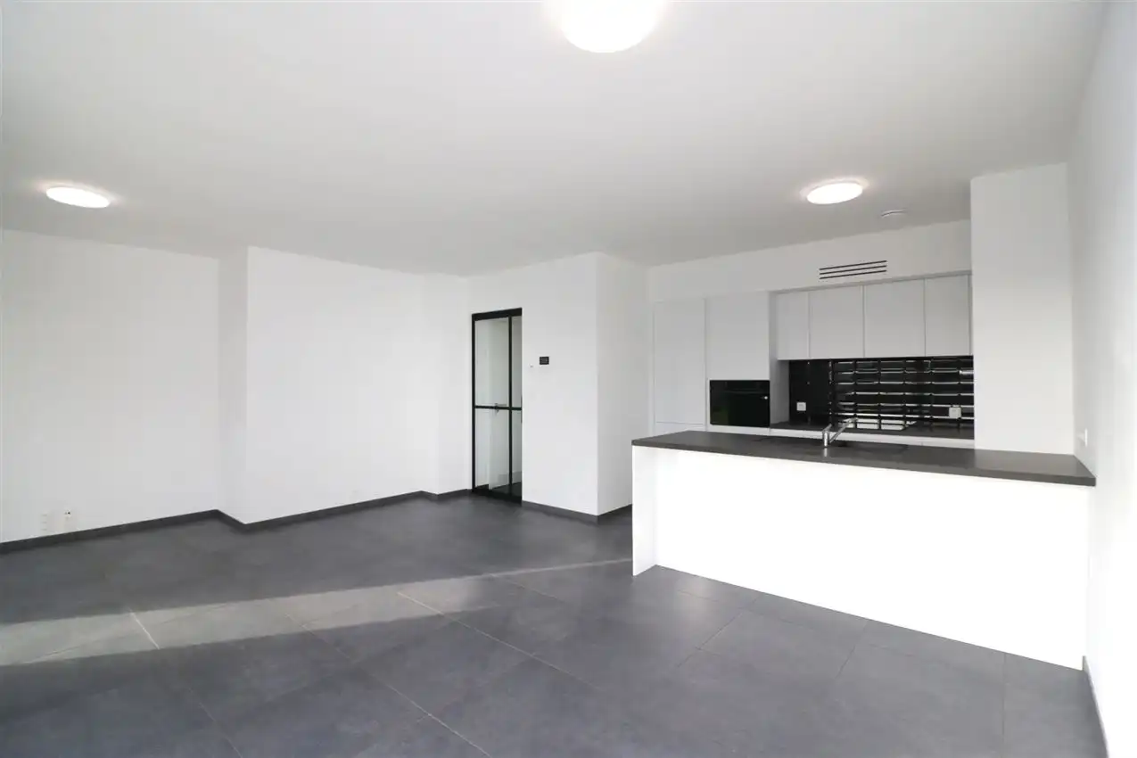 Zonnig appartement, zuidterras, twee slpk, autostaanplaats op gunstige locatie foto 2