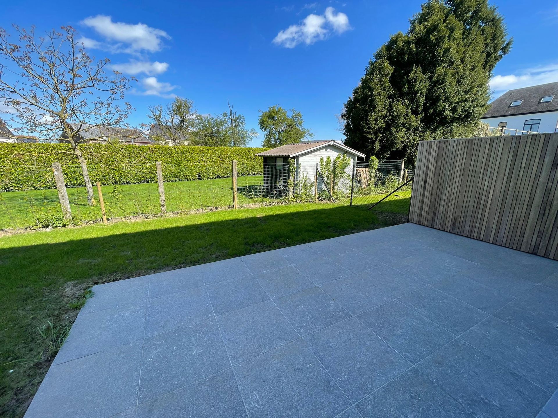 Nieuwbouwwoning met drie slaapkamers, tuin en terras foto 11