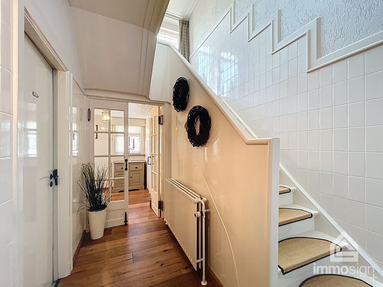 Exclusieve woning voorzien van dubbele garage en bedrijfshal op de Nederlandse grens foto 15