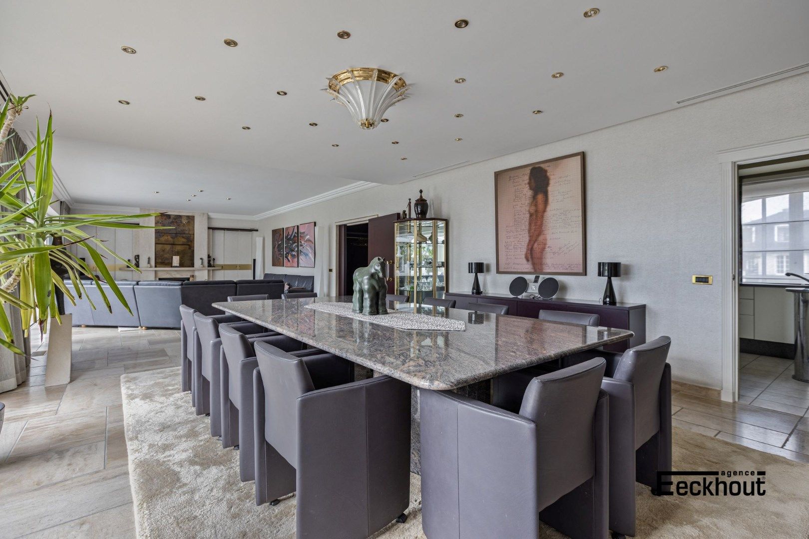 Luxe villa in De Haan met binnenzwembad, 4 slaapkamers, gerenoveerd in 1991, EPC-waarde 222.00, energielabel C, 2 badkamers, 2 garages, perceeloppervlakte 8013  foto 4