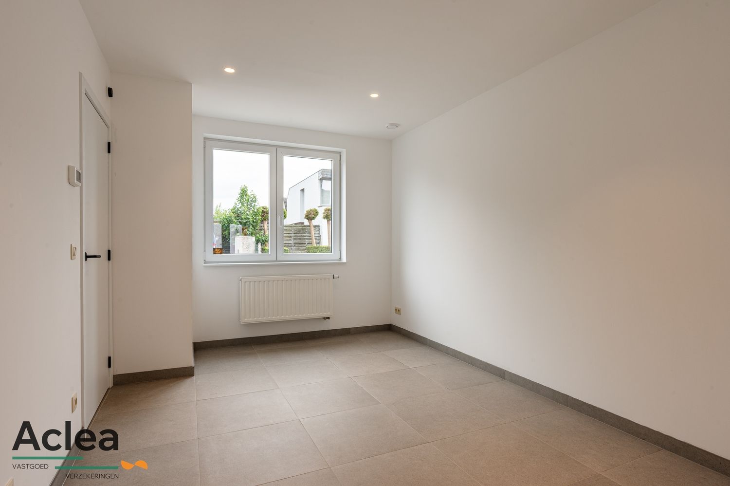 Volledig gerenoveerde woning met 2 slpks foto 4