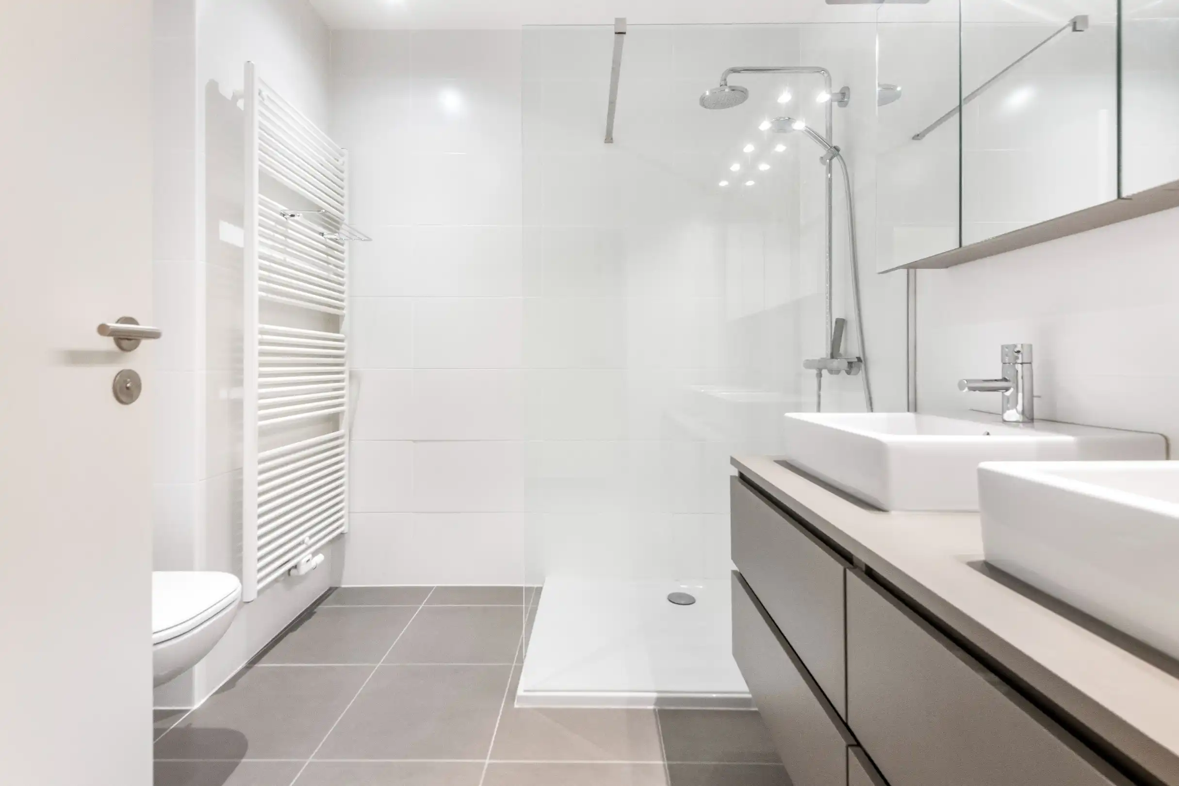 Recent, zuid-west gericht appartement gelegen op wandelafstand van de Zeedijk en het Rubensplein foto 12