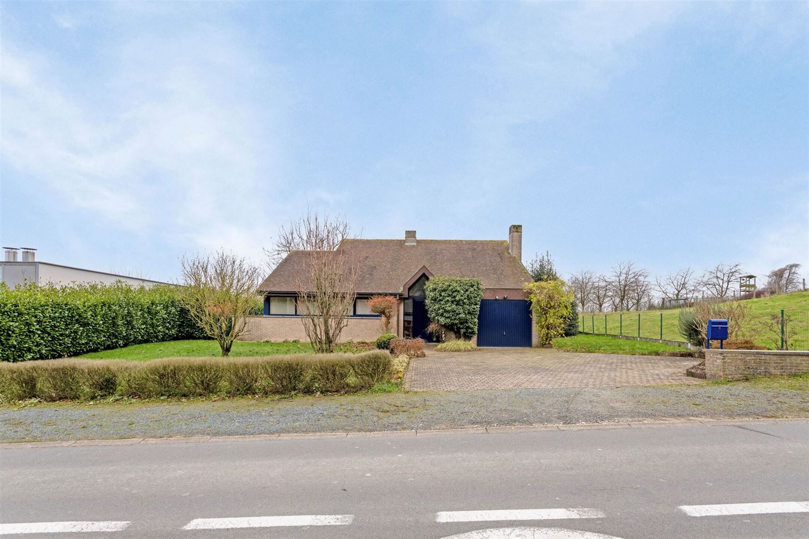 Open bebouwing met 3 slaapkamers en tuin TE KOOP te Gooik foto {{pictureIndex}}