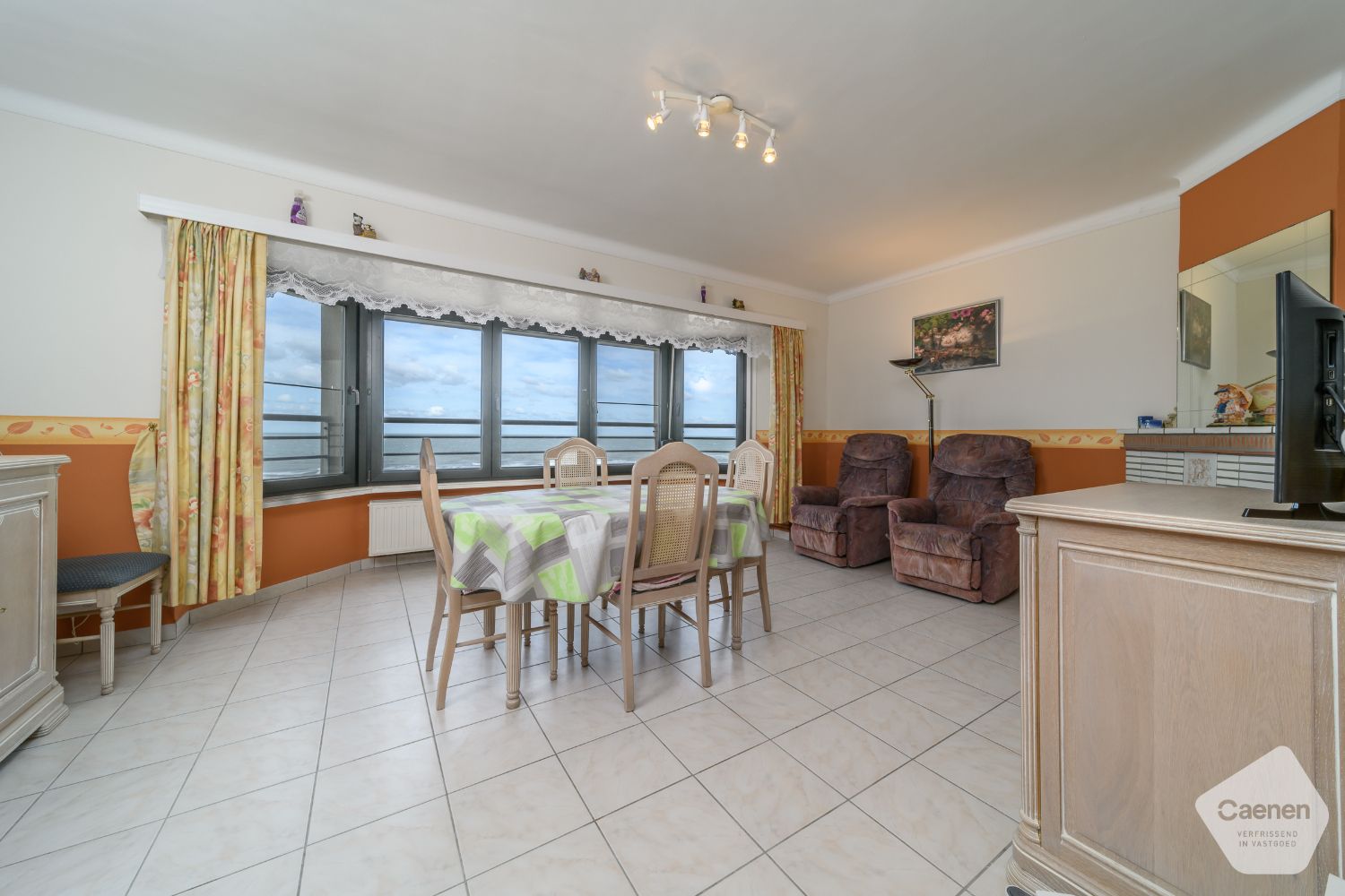 Te koop: ruim 2-slaapkamerappartement met frontaal zeezicht – De Panne foto 4
