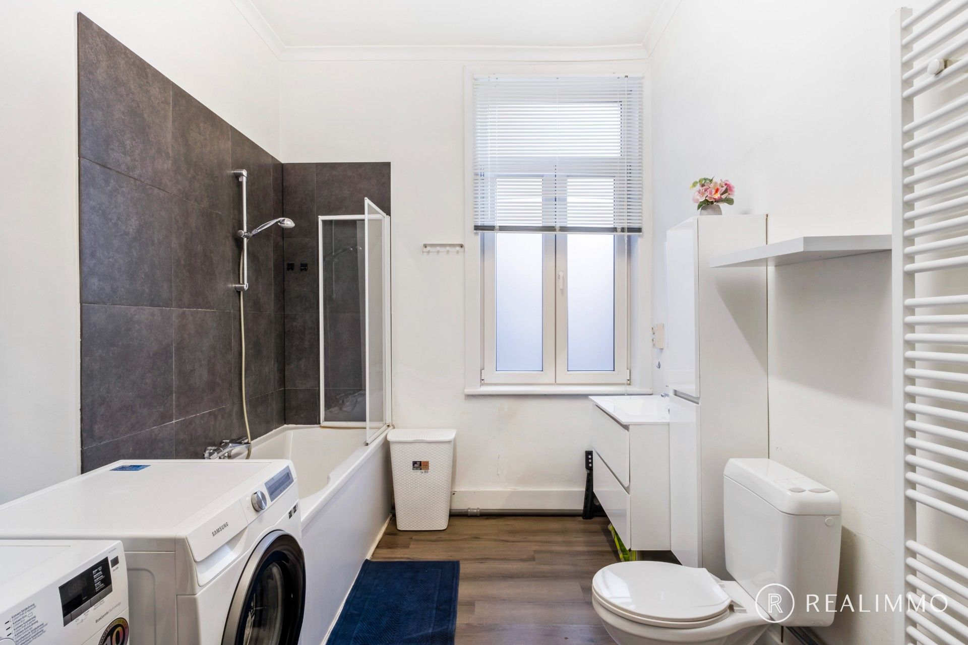 Verrassend ruime woning met 5 slaapkamers en garage foto 7