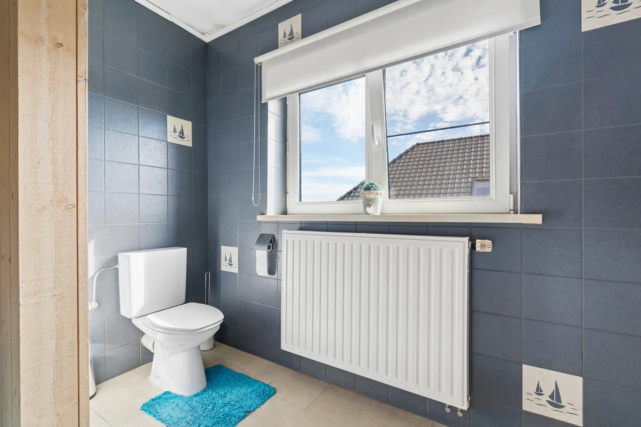 Ruime, deels gerenoveerde 3-gevelwoning met 3 slks en tuin foto 21