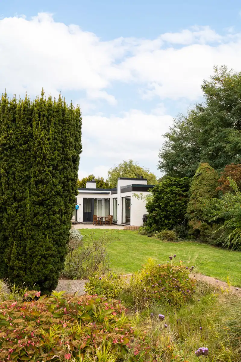 Lichtrijke, gelijkvloerse woning op ruim perceel foto 30