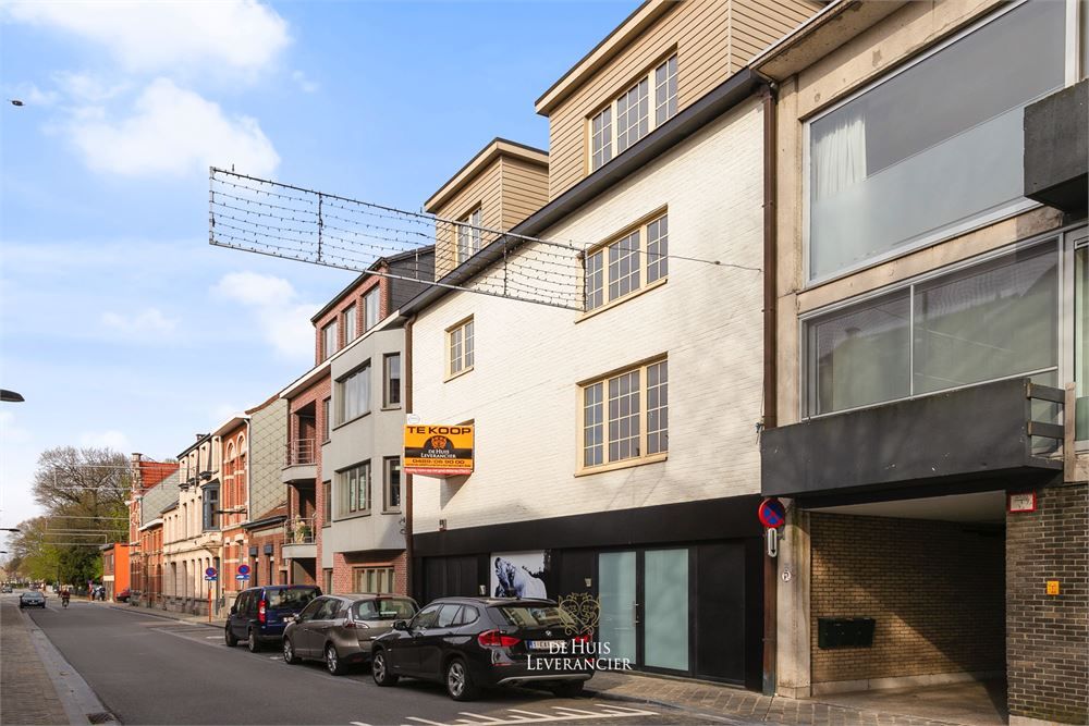 RUIM handelspand in het centrum van Hove foto 2