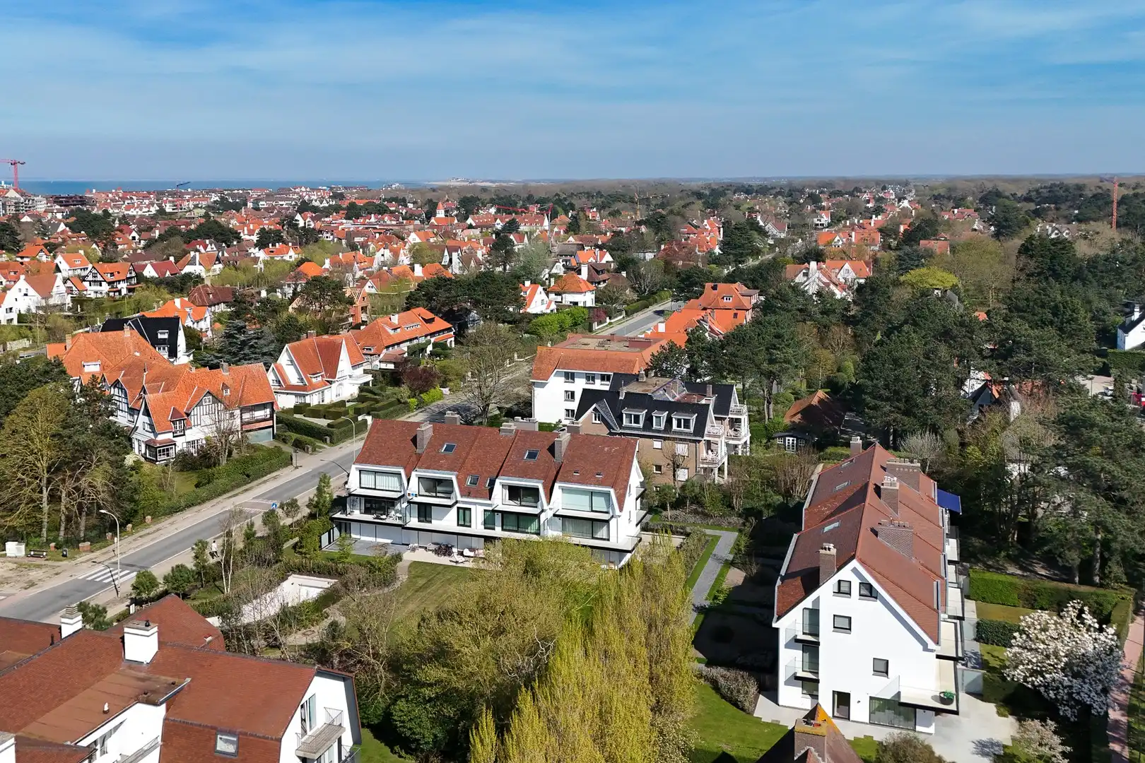 Zonnig gerenoveerd appartement met zuidwest gericht terras en open zicht op wandelafstand van het strand in hartje Zoute. foto 26